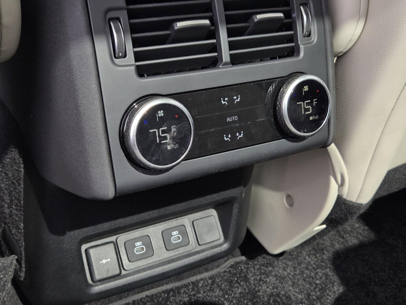 Used 2025 Fuji White Land Rover S image 32