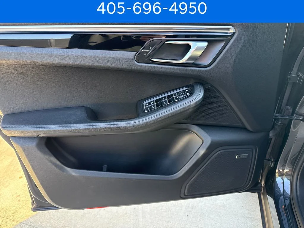 Pre-Owned 2018 Porsche Macan Base