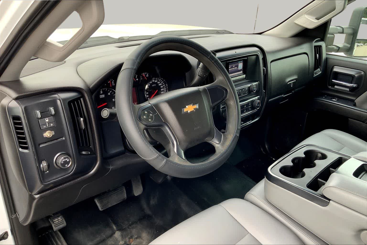 Used 2015 Summit White Chevrolet Work Truck image 17