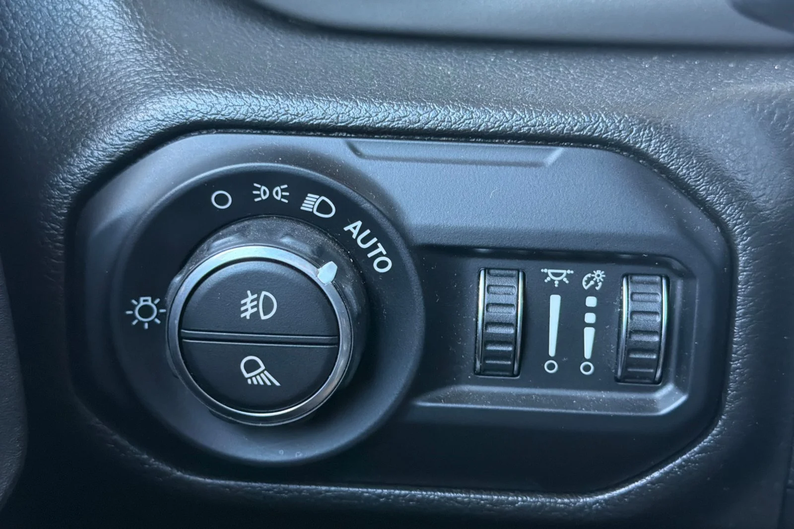 Used 2022 Green Jeep Willys image 34