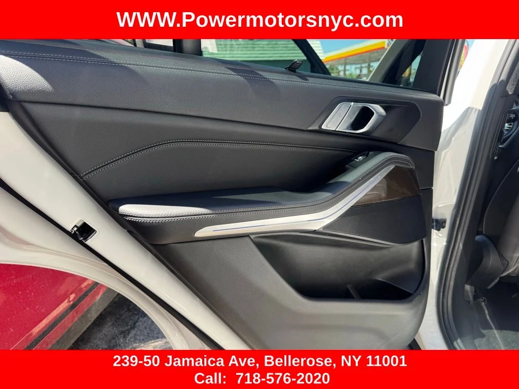 Used 2022 White BMW sDrive40i image 37