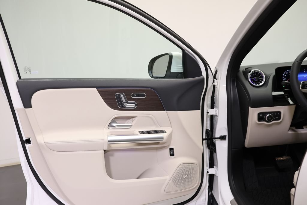 New 2026 Polar White Mercedes-Benz GLA 250 image 31