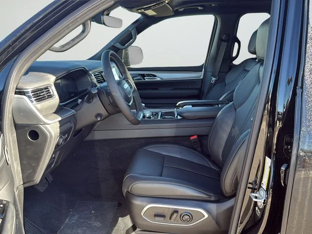 2025 Jeep Wagoneer L Series II - Photo 21