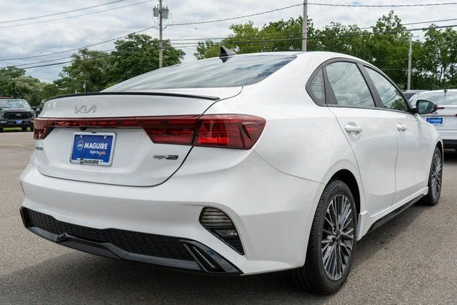 Used 2023 White Kia GT-Line image 6