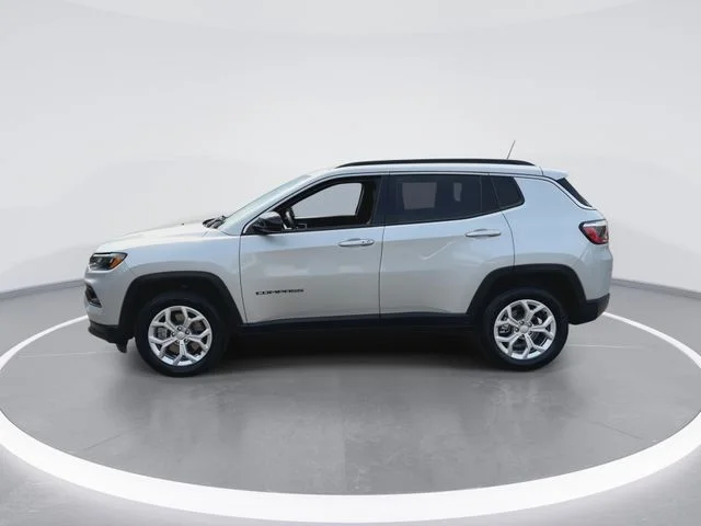 Used 2024 Silver Jeep Latitude image 5