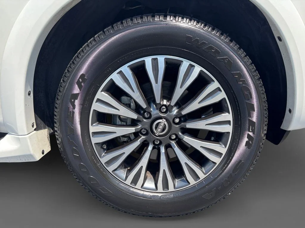 Used 2022 White Nissan SL image 17