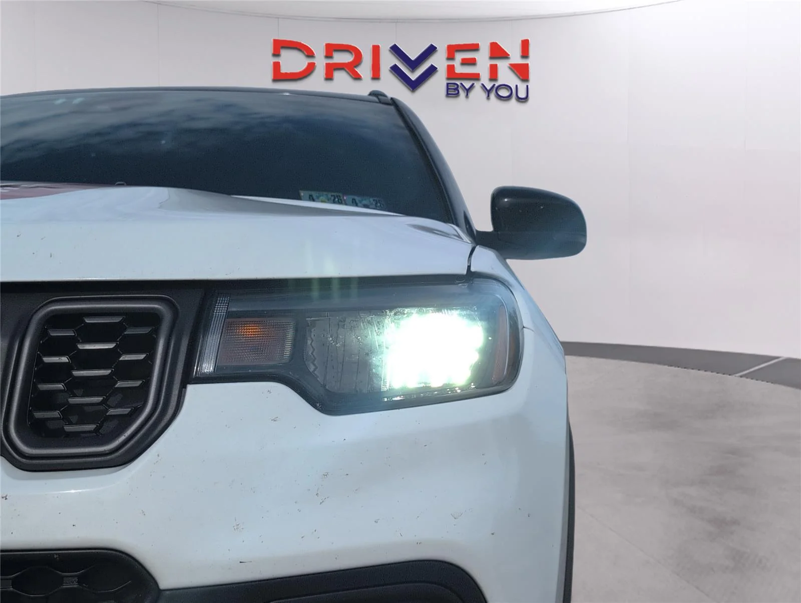 Used 2025 Bright White Clearcoat Jeep Trailhawk image 33