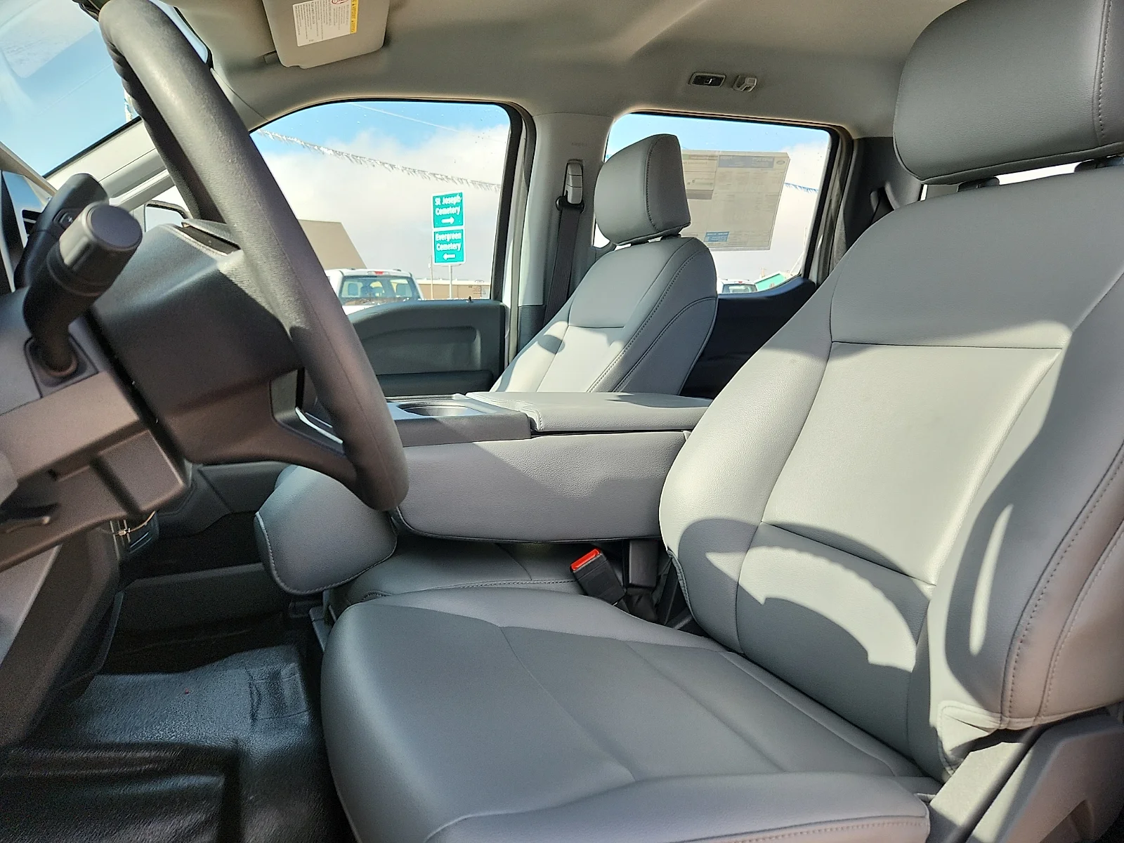 New 2026 Oxford White Ford XL image 17