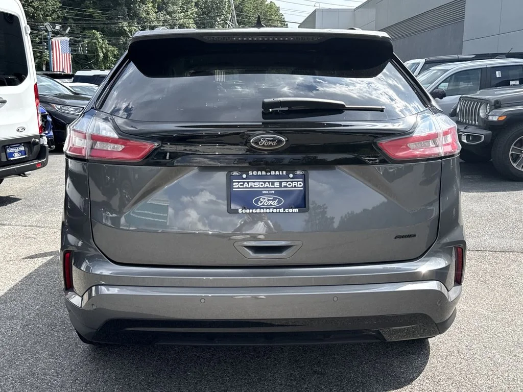 Used 2023 Gray Ford SE image 5