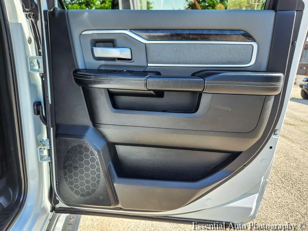 Used 2022 White Ram Big Horn image 19