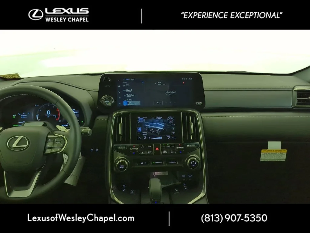 Used 2025 White Lexus 700H image 13