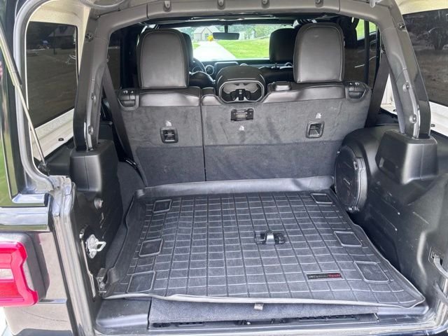 Used 2020 Black Jeep Unlimited Sahara image 14