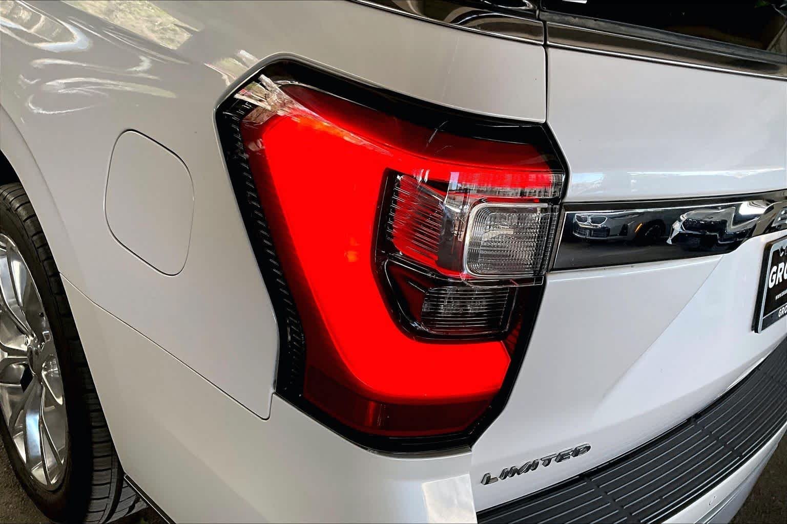 Used 2019 White Platinum Metallic Tri-Coat Ford Limited image 28