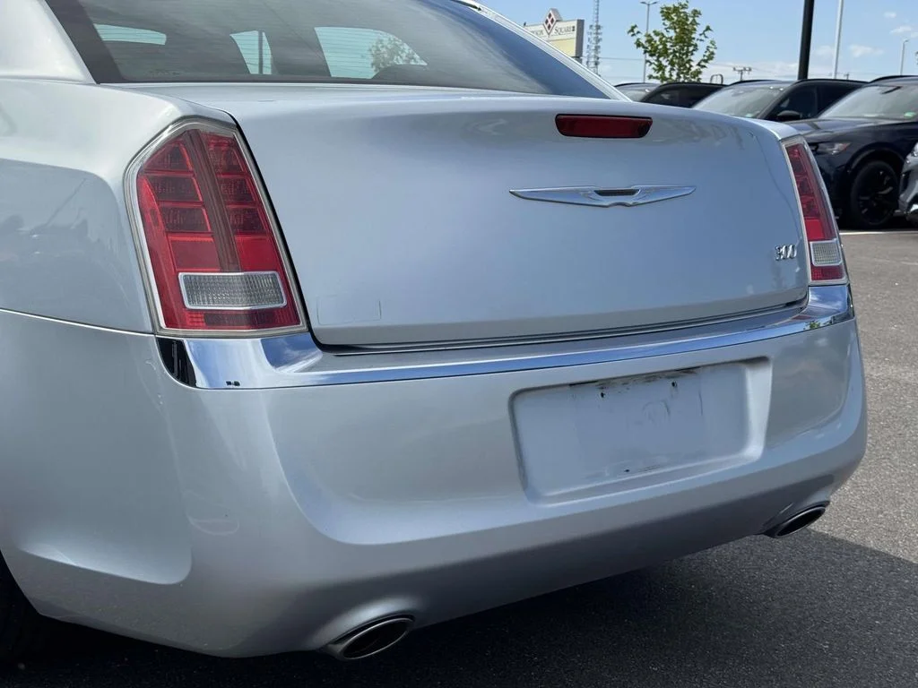 2013 Chrysler 300 Base - Photo 11