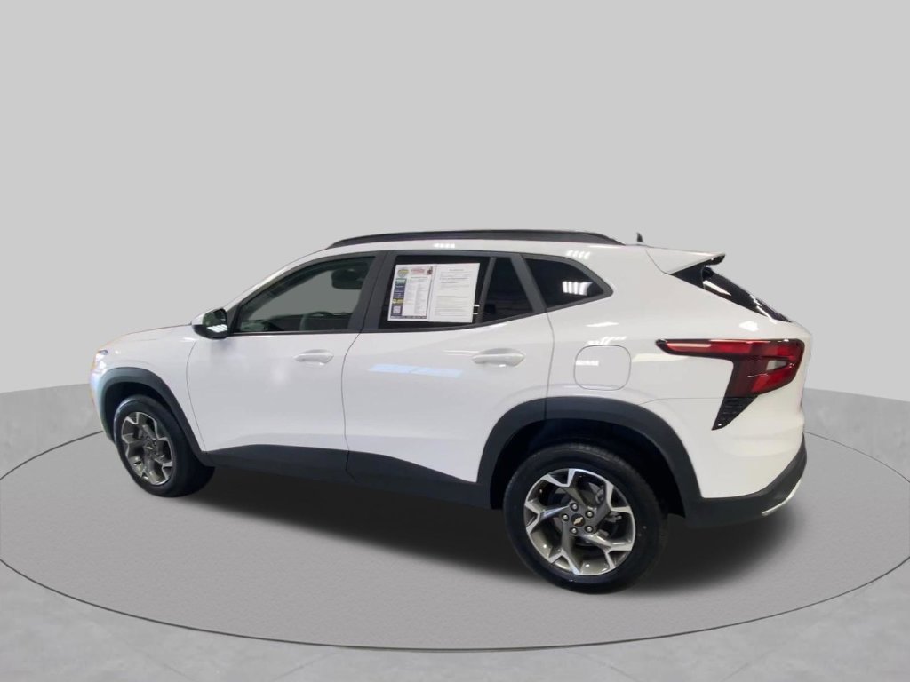 2025 Chevrolet Trax LT - Photo 7