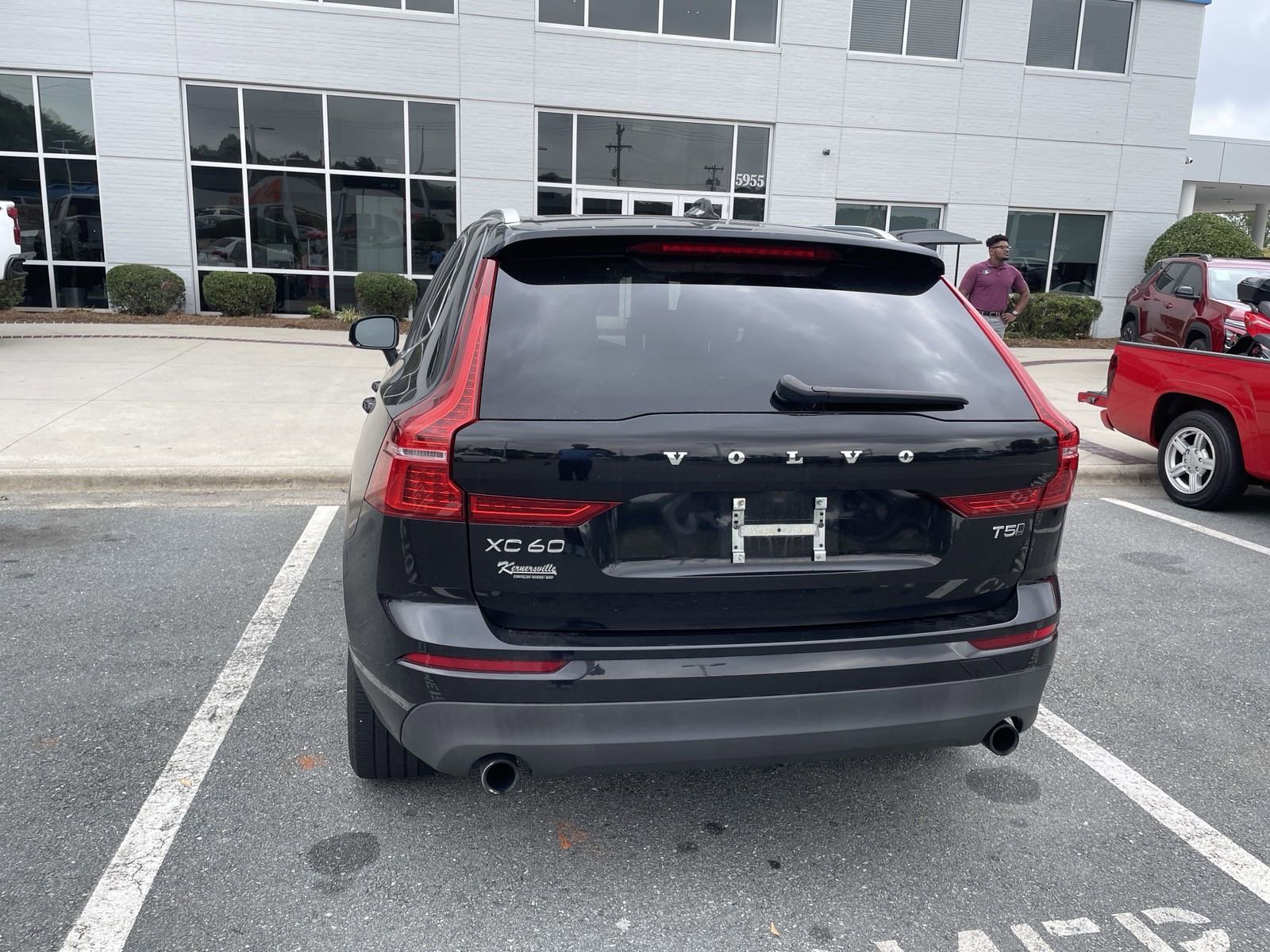Used 2019  Volvo  image 2