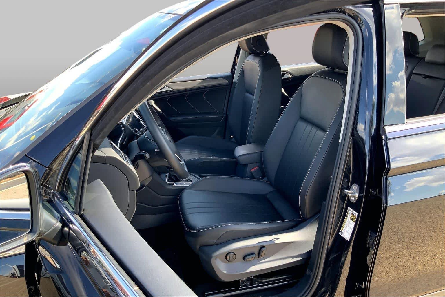 Used 2023 Deep Black Pearl Volkswagen SE image 8