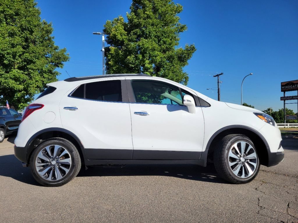 Used 2018 Summit White Buick Essence image 20