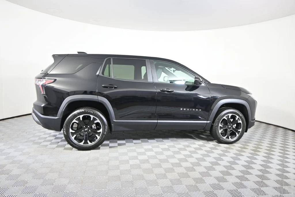 2027 Chevrolet Equinox LT - Photo 7