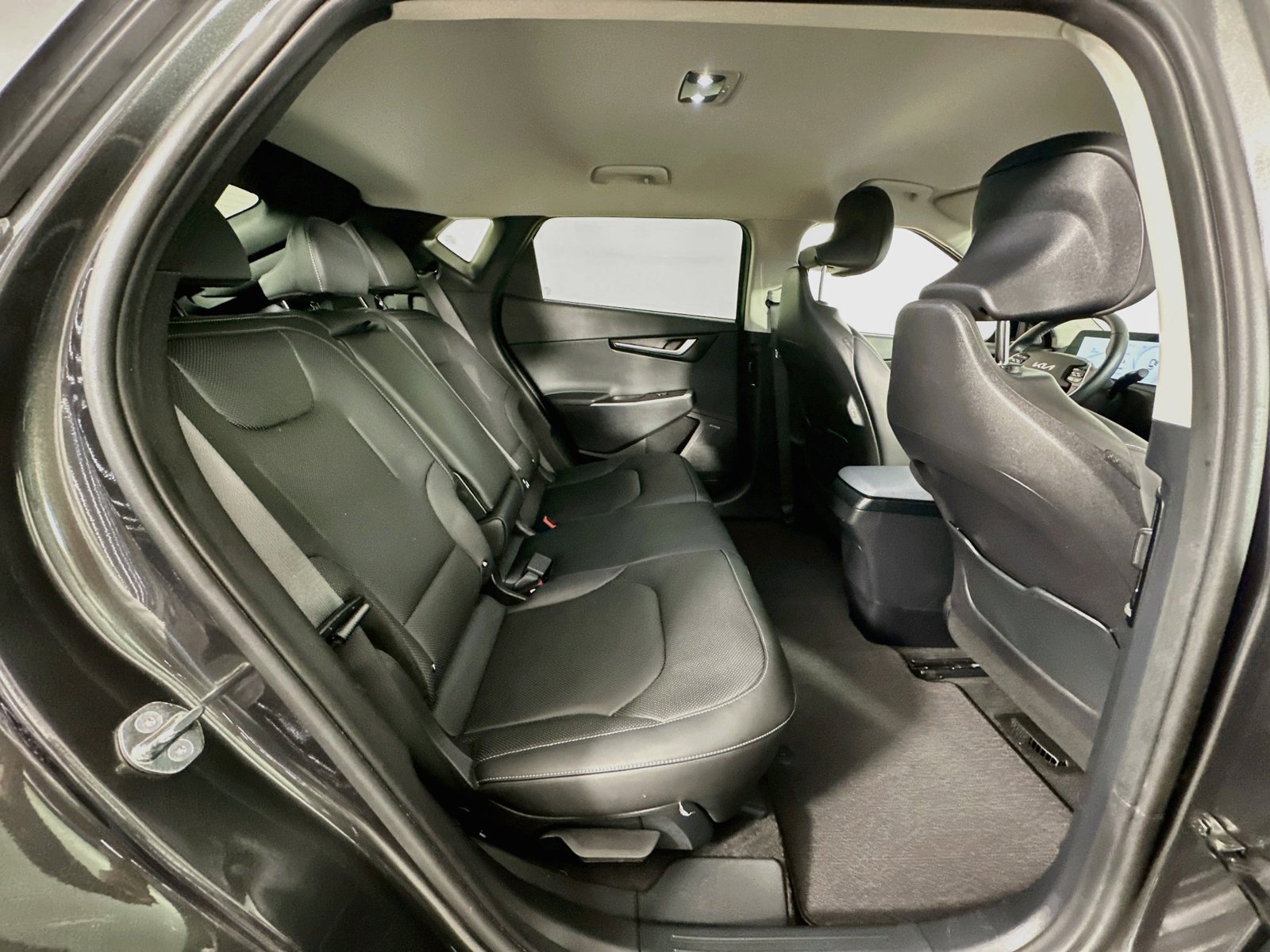 Used 2023 Interstellar Gray Kia Wind image 27