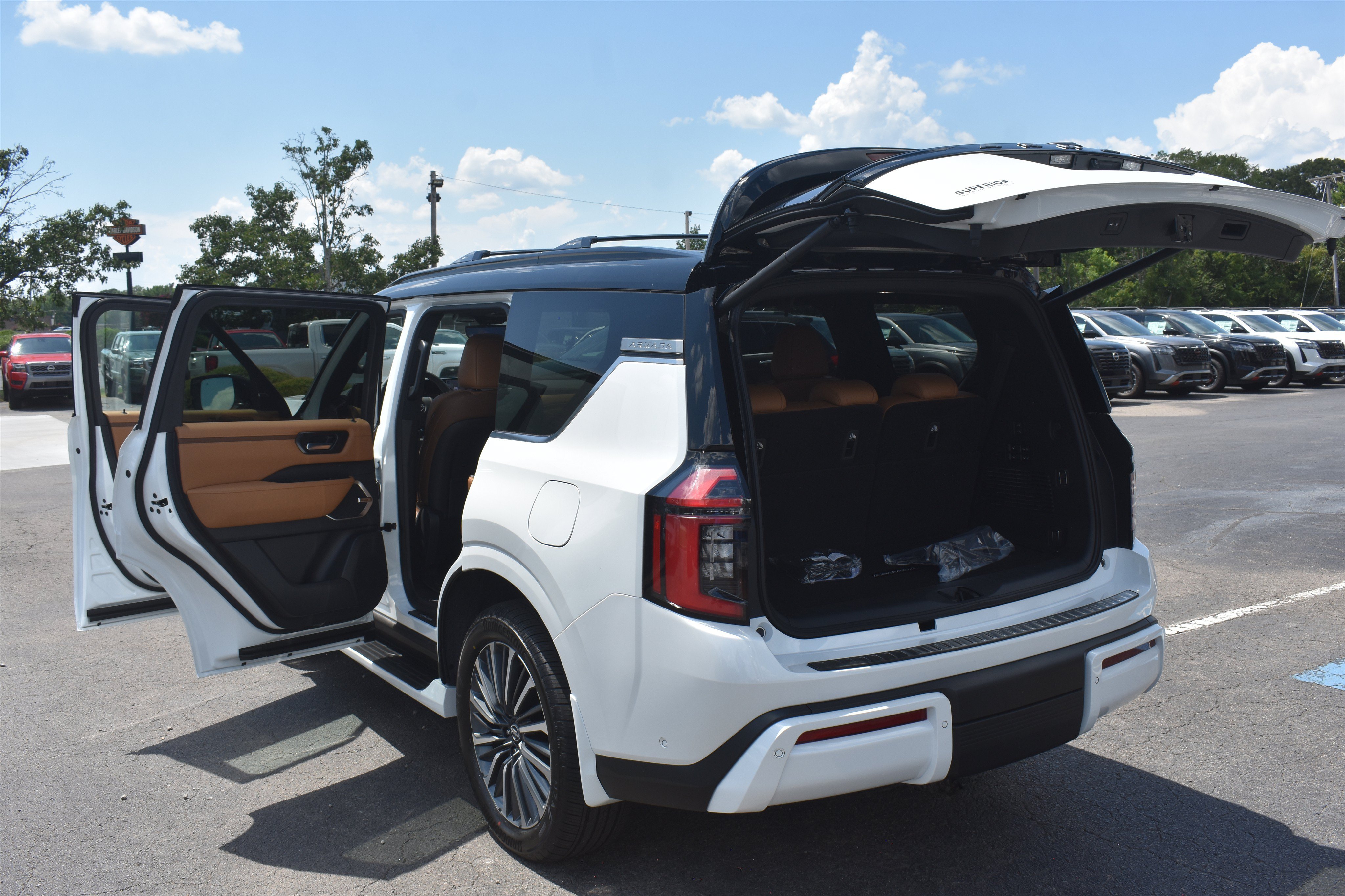 New 2026 Everest White TriCoat / Super Black Two-tone Nissan Platinum Reserve image 17