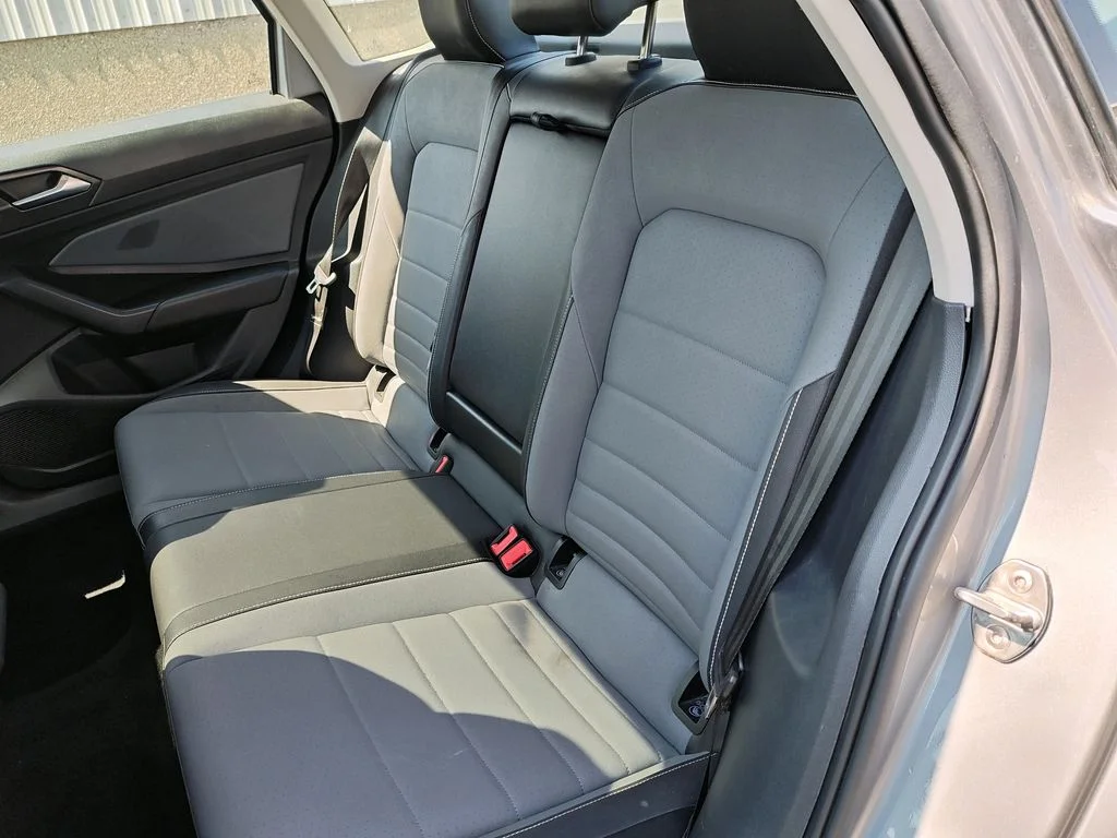 2025 Volkswagen Jetta SE - Photo 25