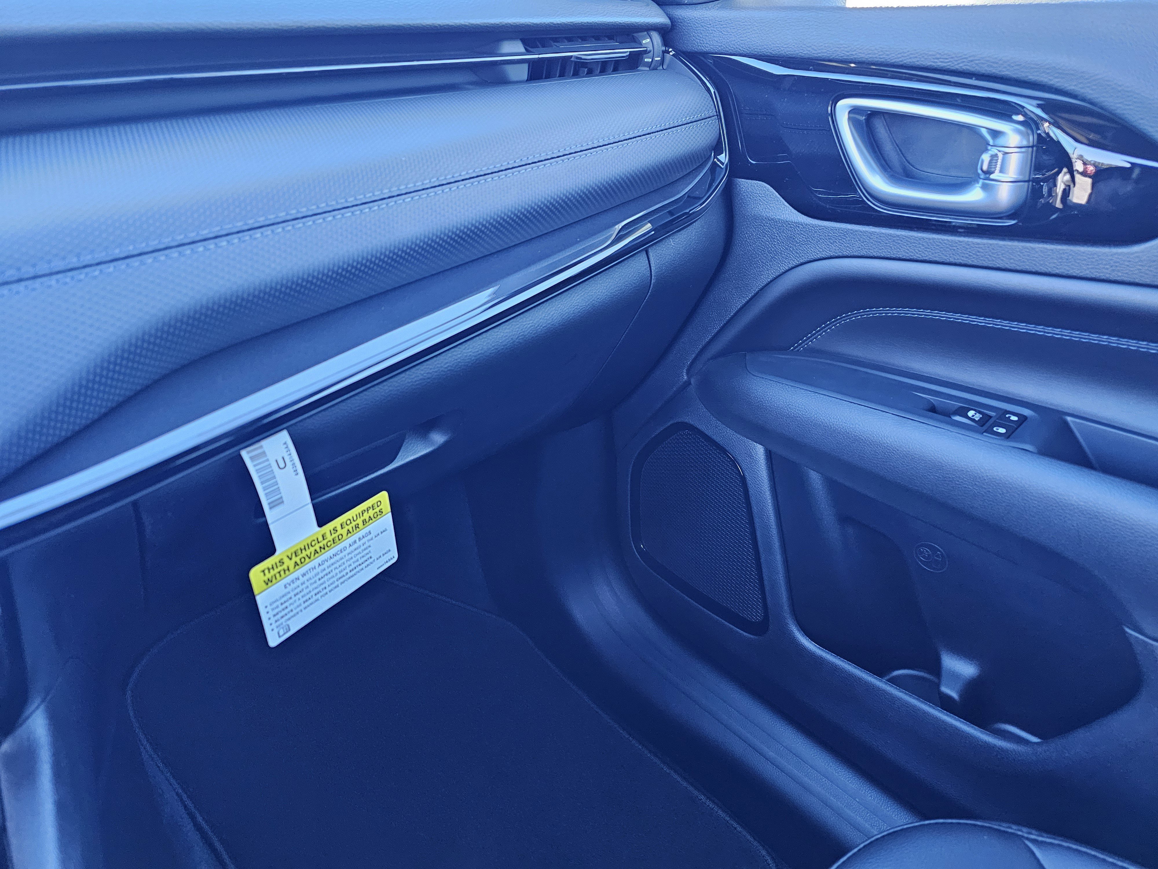 New 2026 Bright White Clearcoat Jeep Latitude Altitude image 26