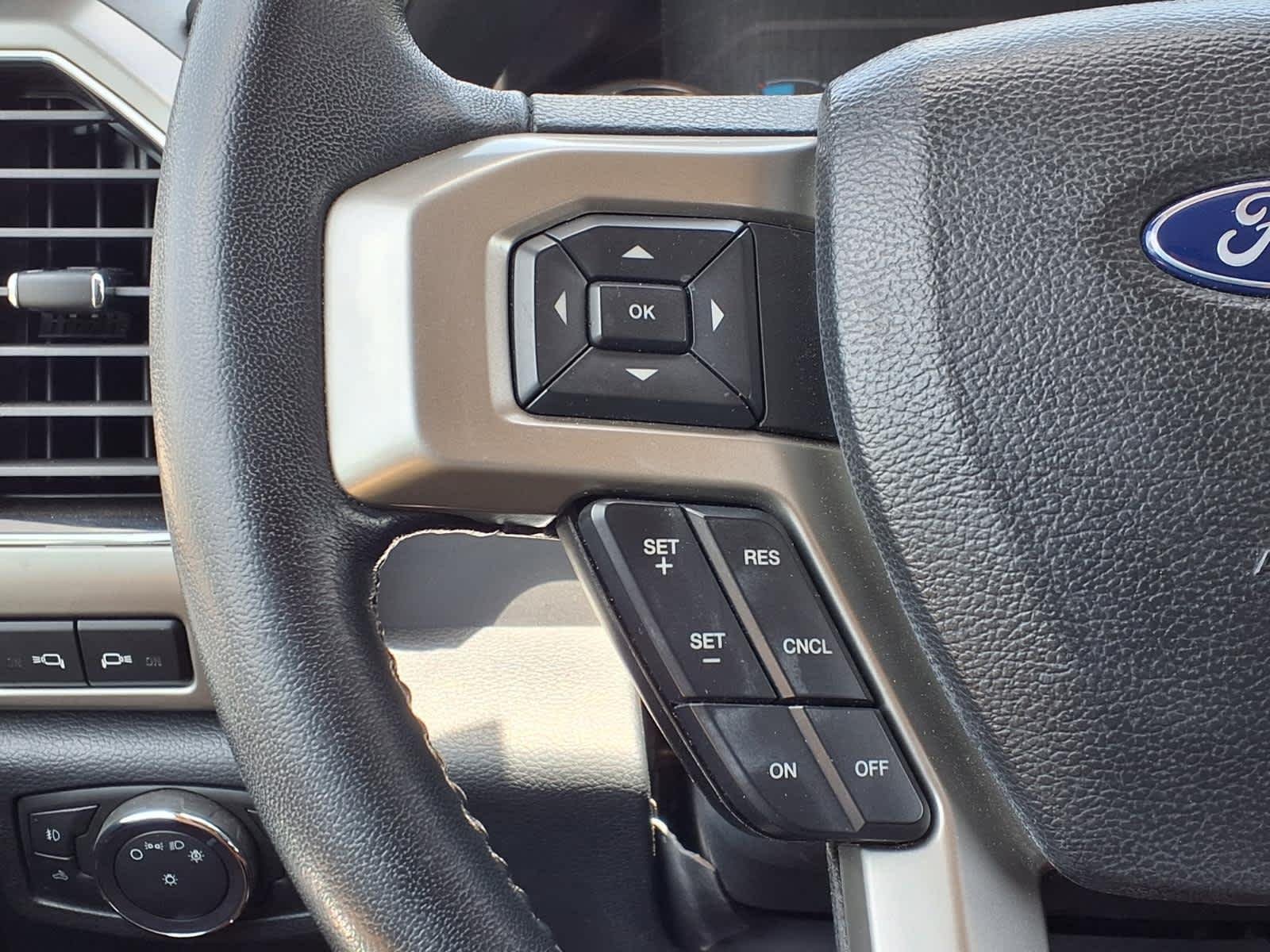 Used 2022 Star White Metallic Tri-Coat Ford LARIAT image 24