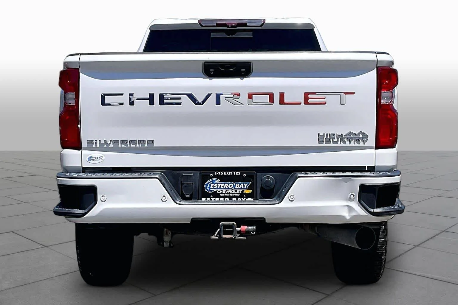 Used 2023 Iridescent Pearl Tricoat Chevrolet High Country image 5