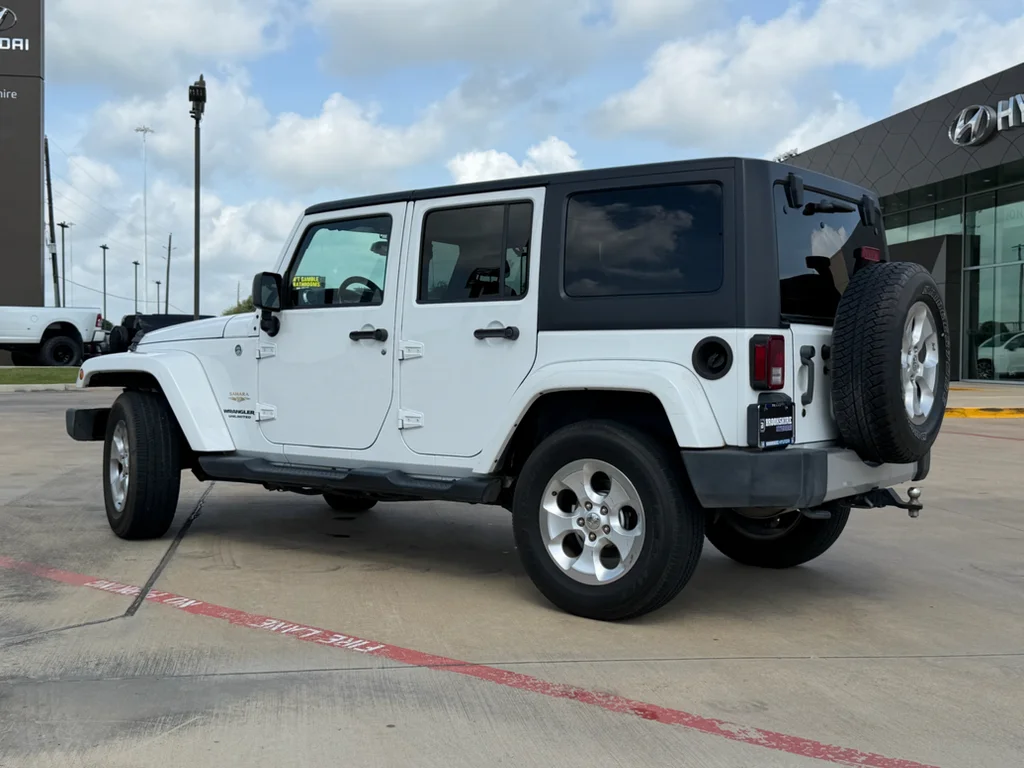 Used 2014 Bright White Clearcoat Jeep Sahara image 3