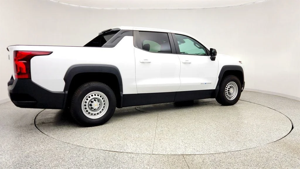 Used 2024 Summit White Chevrolet e4WD Crew Cab Work Truck w/ 1FL Fleet Pkg & Spray-On Bedliner image 5