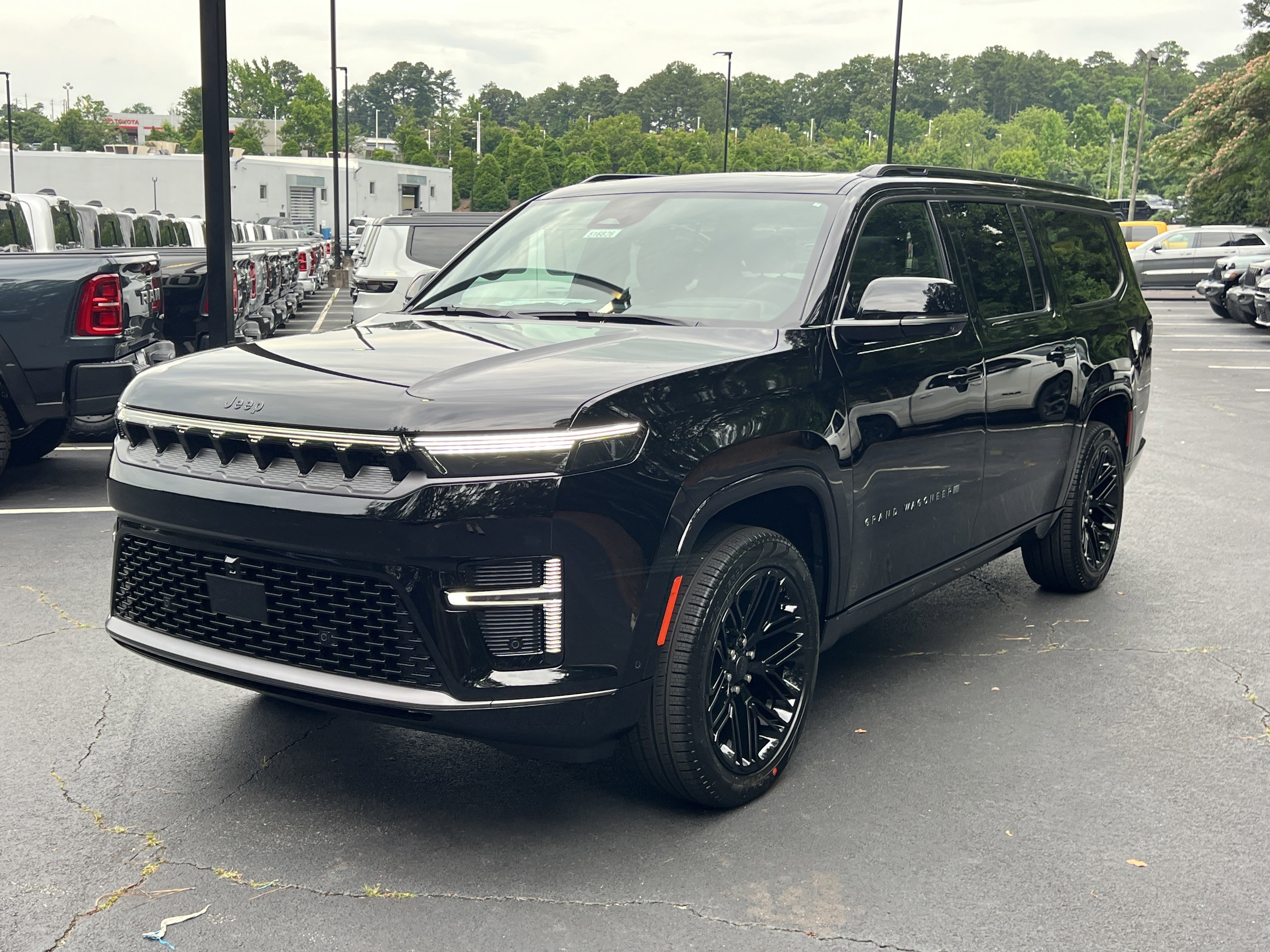 New 2026 High Gloss Black Exterior Paint Jeep Limited Reserve image 3
