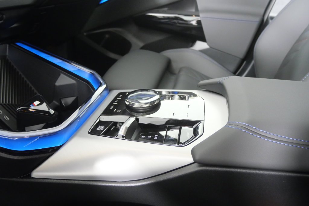 New 2026 Arctic Race Blue metallic BMW 30 xDrive image 23