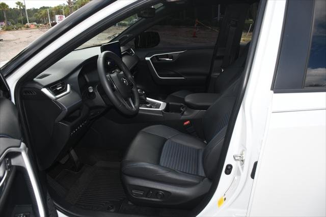 Certified Used 2024 MID BLK/WIND CHILL Toyota  image 7