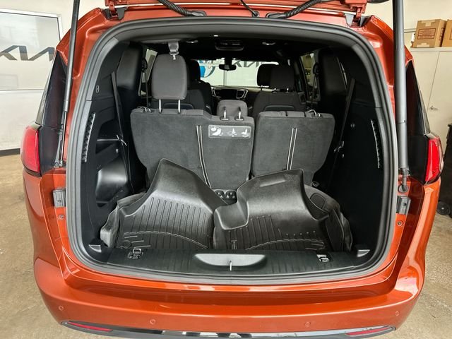 Used 2018 Brown Chrysler Touring Plus image 22