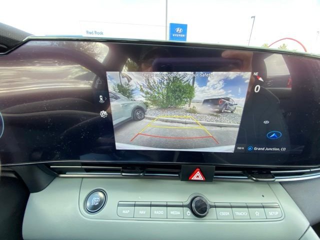 2025 Hyundai Elantra Limited - Photo 22