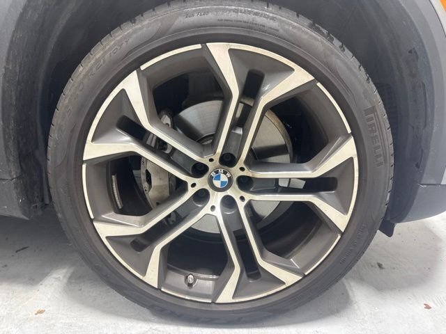 Used 2024 Gray BMW xDrive40i image 4