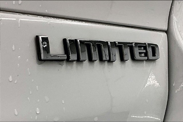 Used 2022 Bright White Clearcoat Jeep Limited image 9