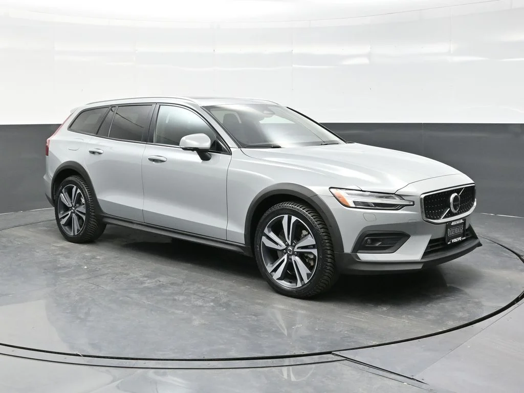 2025 Volvo V60 Cross Country