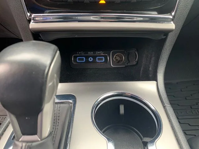 Used 2022 White Jeep Laredo X image 36