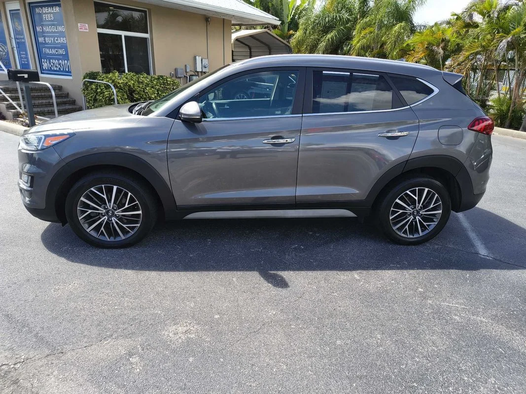 Used 2021  Hyundai Limited image 2
