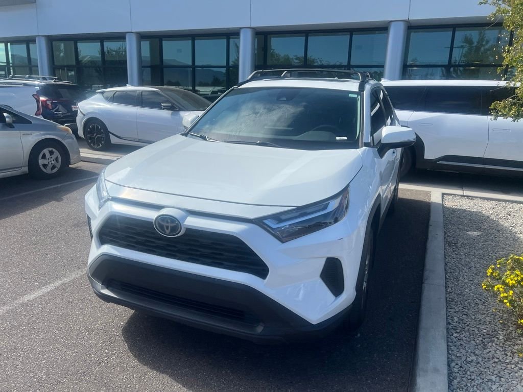 Used 2022 White Toyota XLE image 3