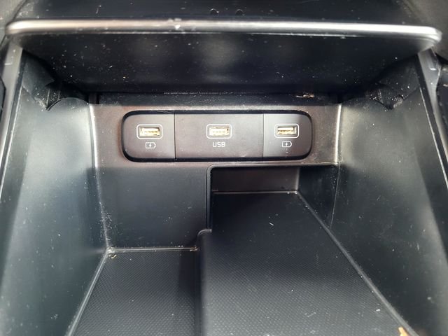 Used 2022 Silver Kia S image 18