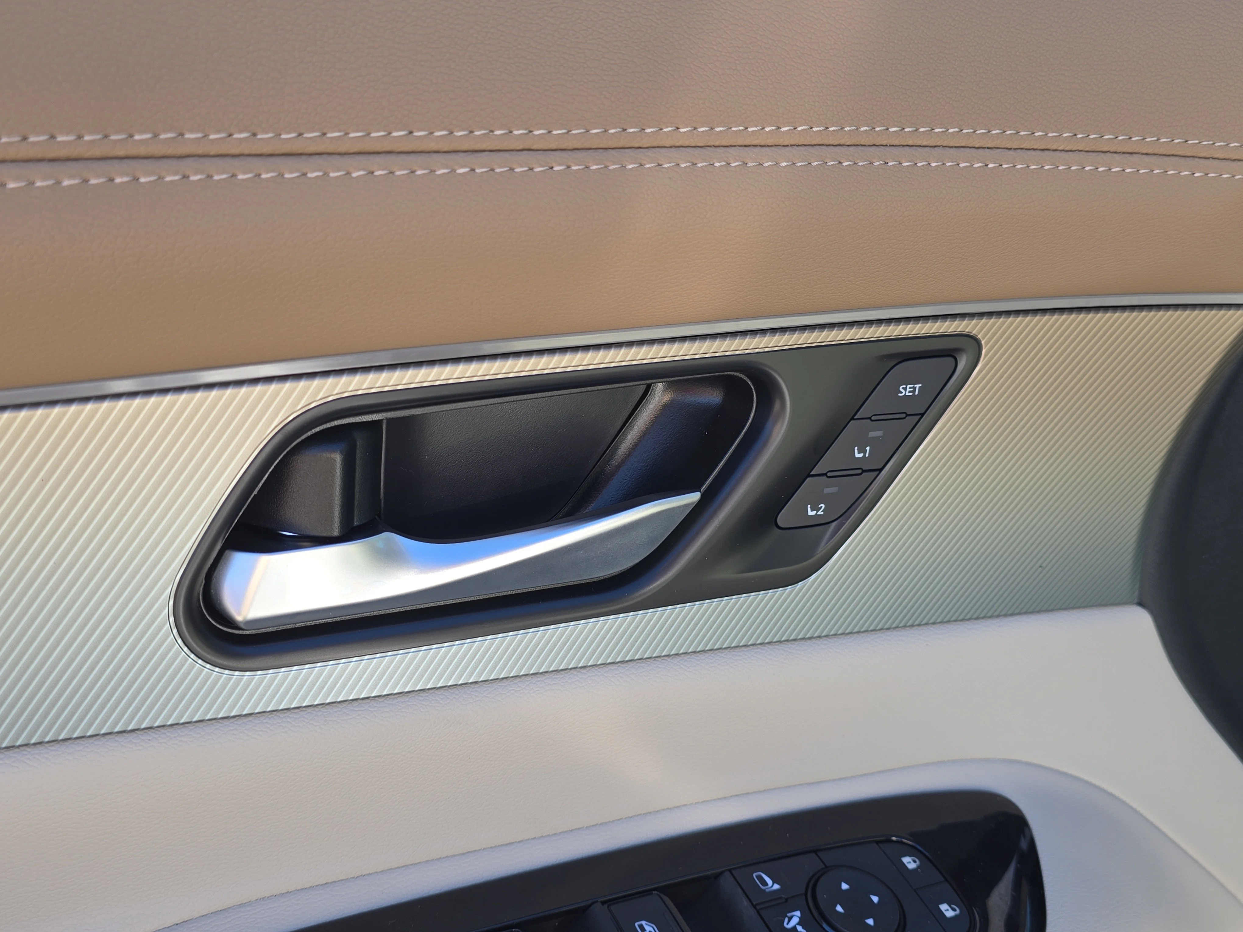 New 2026 Everest White Pearl TriCoat / Super Black Two-tone Nissan Platinum image 19