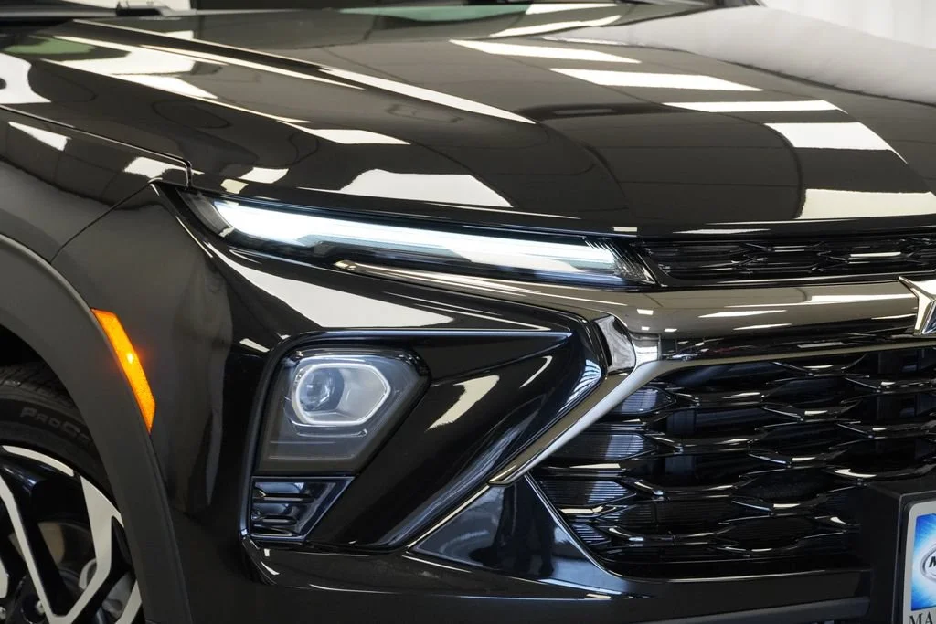 New 2026 Mosaic Black Metallic Chevrolet RS image 31