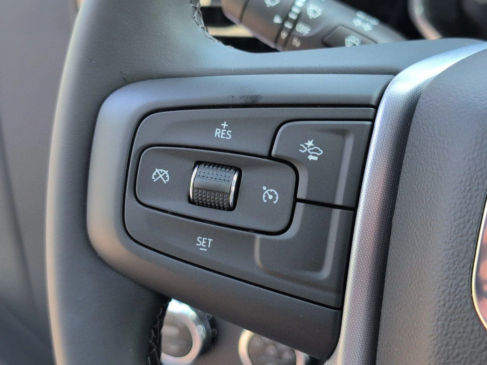 New 2026 Summit White GMC SLE image 30