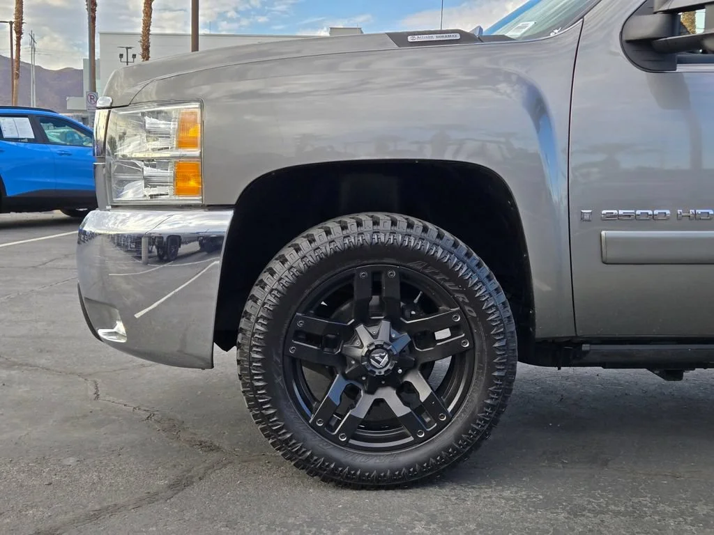 Used 2008 GRAYSTONE METALLIC Chevrolet LT w/1LT image 9