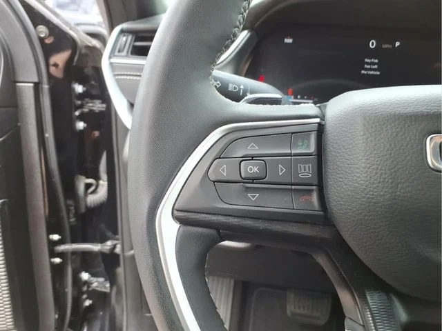 Used 2025 Black Jeep Altitude image 25