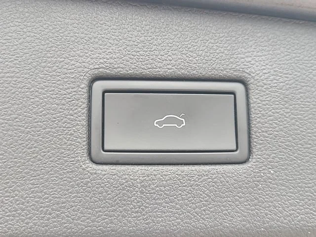 Used 2024 Gray Volkswagen SE image 7
