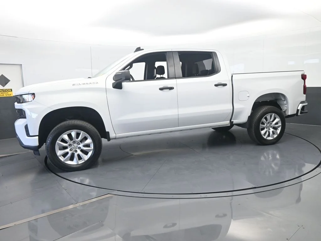 Used 2022 Summit White Chevrolet Custom image 2